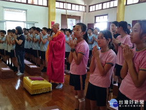 登高淨山成年禮　均頭中小學展現行動力