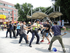 防犯發生集体幫派械鬥事件　田中警局舉行「快速打擊犯罪部隊」演練