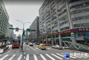 28日的北市中山區里長座談會上，有里長反映停車空間不足的問題，對此柯文哲表示市府已在研擬「閒置車位共享」相關方案，下個月開會研究後，會公布實質推動的辦法。（圖／Google地圖）
