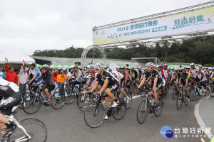 2013「日月潭Come! Bikeday自行車活動」熱鬧情況，日管處誠摯邀請您報名共襄盛舉。〈檔案照片〉