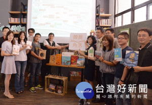 雲林縣政府鼓勵民眾閱讀，推出「微冊角落、一本萬力」活動，透過閱讀品味在地生活。（記者陳昭宗翻攝）