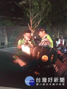 男子酒後駕車遇路檢急停路旁異常行為引注意，遭警逮