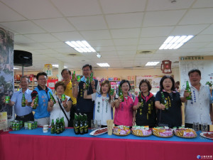 台灣啤酒節歡迎大家一起來乾杯。（記者許素蘭／攝）