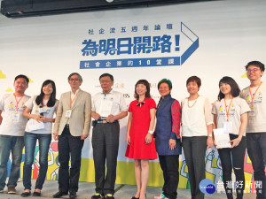 台北市長柯文哲8日出席社企流5週年論壇開幕儀式，與青年社會企業創業者、經營者分享相關經驗。（圖／台北市政府提供）