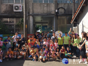 英語服務營在溪尾國小展開。林重鎣攝