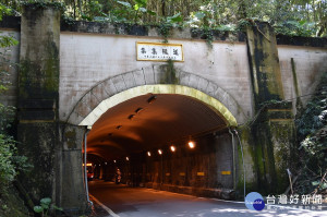 位於投54線的「集集隧道」照明設備改善後，大幅提高隧道亮度，保障民眾行車安全。