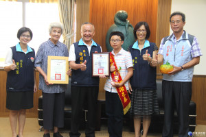 謝易泰（圖一）、王妤文（圖二）榮獲總統教育獎，縣長表揚。（記者許素蘭／攝）