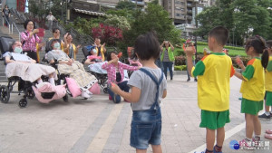 做公益不分年紀　幼兒園陪植物人遊碧潭