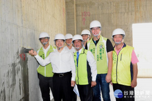 縣魏明谷長抽查汙水下水道工程品質（鑽洞查核）