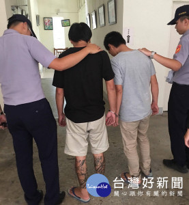 3名男子攜帶瓦斯槍投宿旅社，北港警方獲報實施臨檢，起出多樣毒品逮人送辦。（記者陳昭宗拍攝）