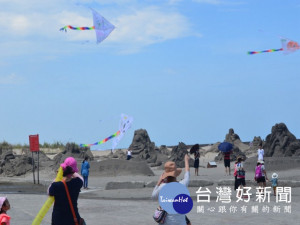 大安沙雕音樂季活動八月六日閉幕時，大安農會精心策畫承辦大安港

風沙節，活動內容充實，接續六小時精彩演藝活動，值得參觀。（記者陳榮昌攝）
