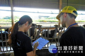 環保局前往畜牧場輔導業者申報水污費 。