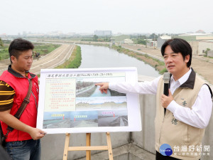 賴市長首站視察海尾寮排水整治工程。