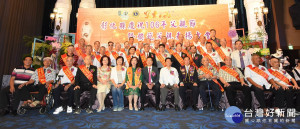 彰化縣模範父親表揚大會，縣長魏明谷與36位接受表揚的模範父親