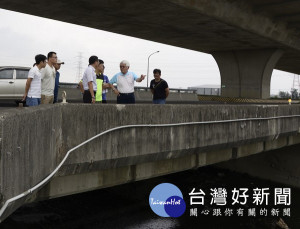 因應颱風來襲，縣長李進勇率水利處長許宏博視察水利設施，督促防颱整備工作，維護縣民生命財產安全。（記者陳昭宗拍攝）