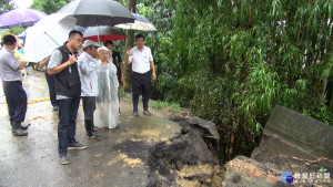 實勘海棠災情，張花冠縣長呼籲民眾注意坍方落石
