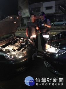 民眾深夜車輛拋錨停路中，熱心警主動積極協助救援