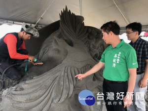 市議員吳敏濟爭取五屆的大安沙雕音樂季，六日將舉行閉幕典禮活動

，地方期待市府永續經營大安觀光，讓台中市及地方的觀光、繁榮都

能呈雙贏局面。（記者陳榮昌攝）
