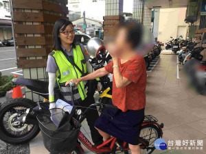 老婦神情慌張來回走動　警方上前關懷阻詐成功