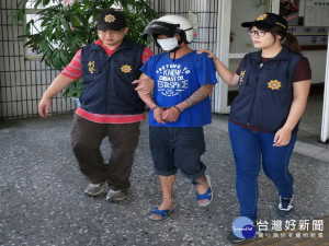 在提款機緃火被移送的林某。林重鎣攝