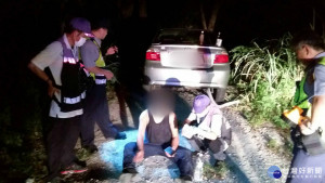 
大溪警分局執行封城勤務，意外救起自殺的李姓男子，將他送醫救治。（圖／記者陳寶印攝）
