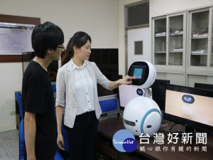 弘光科技大學為了迎接新的數位經濟時代，和華康科技開發股份有限

公司締結產學聯盟，將推動以智慧科技應用為核心的培育計畫，提升
師生的國際競爭力。（記者陳榮昌攝）
