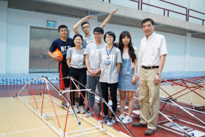 上屆的總冠軍中央大學以蘭嶼達悟族的精神，力求鋼橋的輕巧、美觀與耐用。