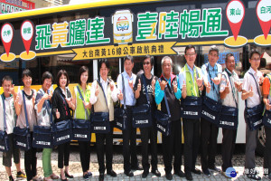 黃16線大台南公車第111條路線「黃16線」今日復行首航。(圖/台南市政府提供)