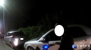 少女夜半車拋錨 慈警護送陪返家