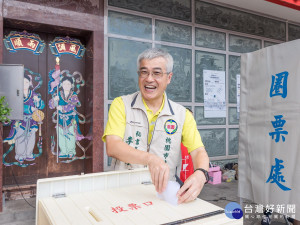 青年事務局辦理參與式預算「龍潭美食街活化方案」，市府秘書長李憲明出席投下神聖一票。