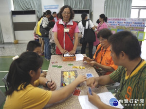 搭起世代間的橋梁　中市揪祖孫一起玩桌遊