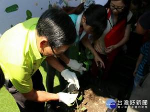 烏日設空中親子菜園。林重鎣攝