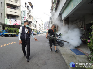 預防登革熱國光里噴藥
