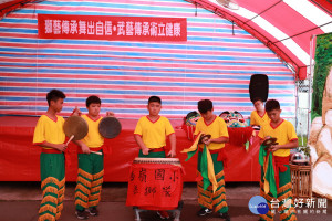 西嶺國小、鳳鳴國中鑼鼓陣成果展。