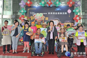 ▲高雄市政府24日舉行「106年身障團體秋節禮盒推廣會」。（圖／記者郭文君攝）