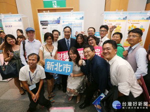 市長朱立倫25日出席第7屆新北市企業產經大學結業典禮。（圖／記者黃村杉攝）