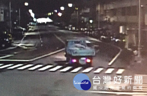 蒜頭倉庫現場監視設備遭破壞，警方調閱沿線監視器，積極過濾比對，發現小貨車載運贓物離開。（記者陳昭宗拍攝）