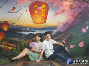 瑞芳戶所利用3D彩繪將週邊美景畫入彩繪牆。（圖／記者黃村杉攝）