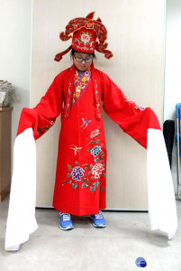 桃園市土地公文化館遭雅賊竊走的同款歌仔戲服。