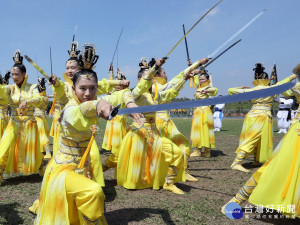 世大運開幕式序曲，太極門劍陣俠女手持光明之劍勢如破竹、剛柔並濟吸睛度破表