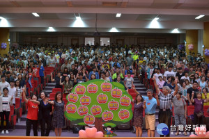 900餘同學受助開學不用擔心學費。（家扶提供）