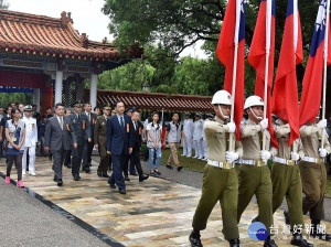 朱立倫3日與新北市議會及各機關、軍方代表出席秋祭大典。（圖／記者黃村杉攝）