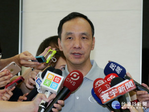 朱立倫受訪指柯市長雖然這樣講，但是事實上不會有這樣的情況出現，請居民可以放心。（圖／記者黃村杉攝）
