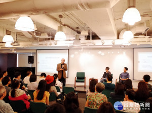 座談會與談人製作人史祖德(左)、于光中導演(中)、林煥文導演(右)。（圖／新聞局提供）