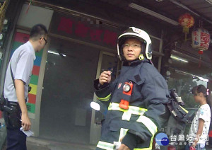 民眾廚房煲湯接聽電話匆忙外出致濃煙四起，警消即刻趕赴救援