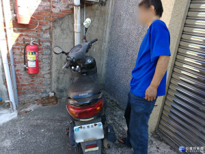 大溪警分局逮捕竊林姓竊嫌，並起出贓車，偵訊後依法究辦。（圖／記者陳寶印攝）