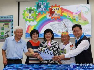 衛福部司長李美珍、社會局長張錦麗、市議員林金結、黃永昌、土城區長楊志宏等出席啟用儀式。（圖／記者黃村杉攝）