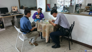喑啞婦人銀行急匯款，機警銀行行員與警及手語老師成功攔阻辛苦積蓄！