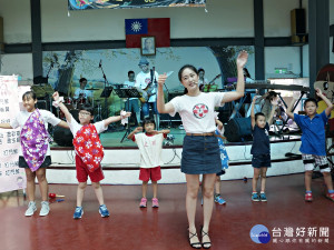 阿比百樂團校園巡演   上湖國小展開首場演出
