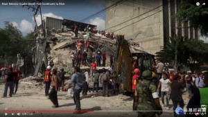 墨西哥7.1強震149死　5台僑受困廢墟（圖／翻攝自美聯社 Associated Press youtube影音頻道）